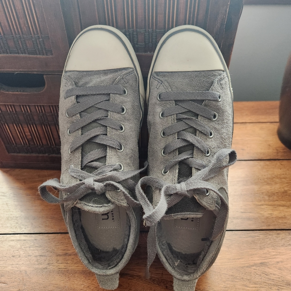 UGG Sneakers
